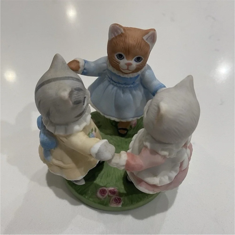 Vintage Schmid Kitty Cucumber Ring Around the Rosie Figurine Cottagecore Cats